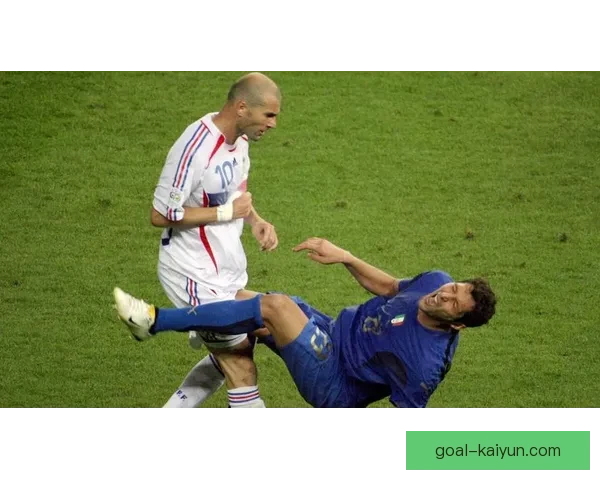 齐达内的凌空抽射：足球历史上的经典瞬间再度引发热议，值得关注。