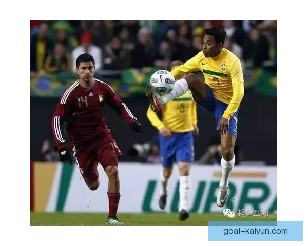 穆西亚拉技术动作慢镜分析：盘带衔接与变向细节展现持续提升